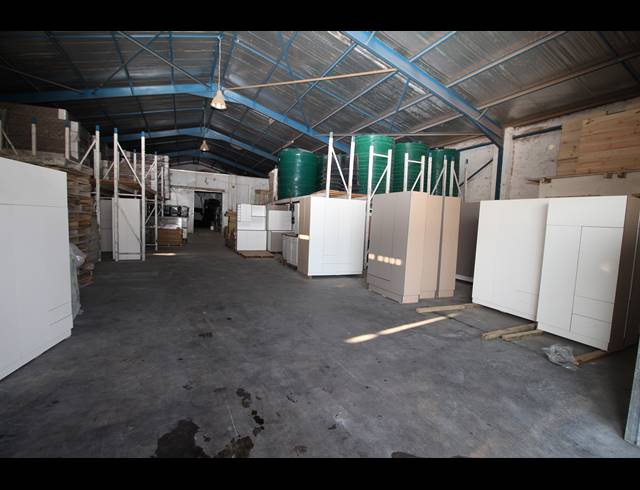 2,580M² WAREHOUSE FOR SALE IN BRAELYN